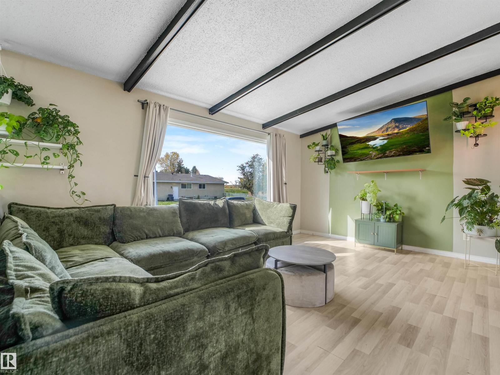 5535 55a St Property Photo 9