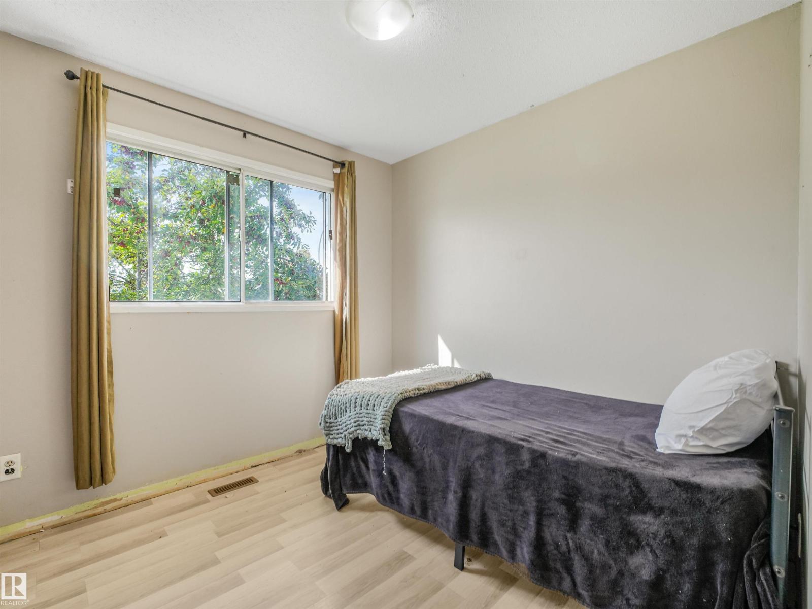 5535 55a St Property Photo 13
