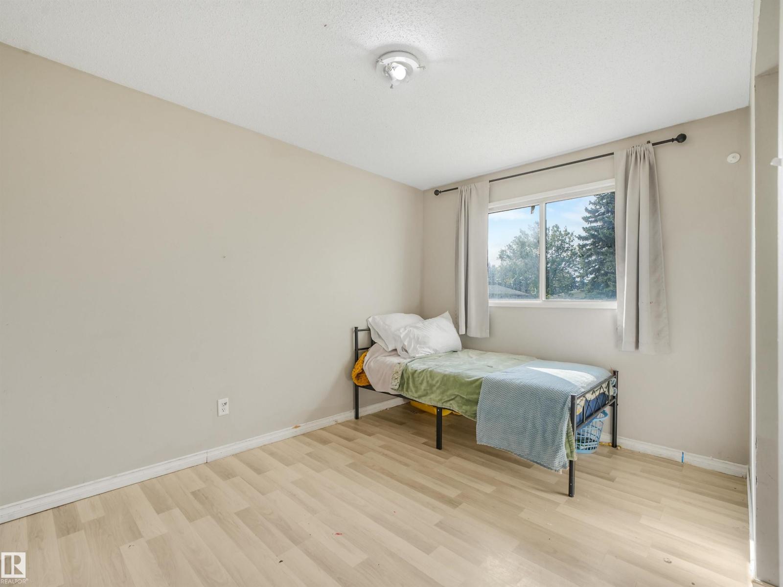 5535 55a St Property Photo 15
