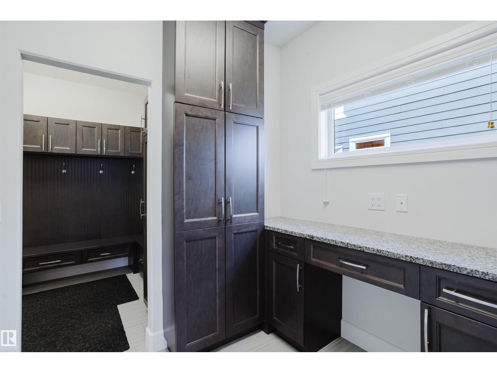 1 Eastview St Property Photo 27