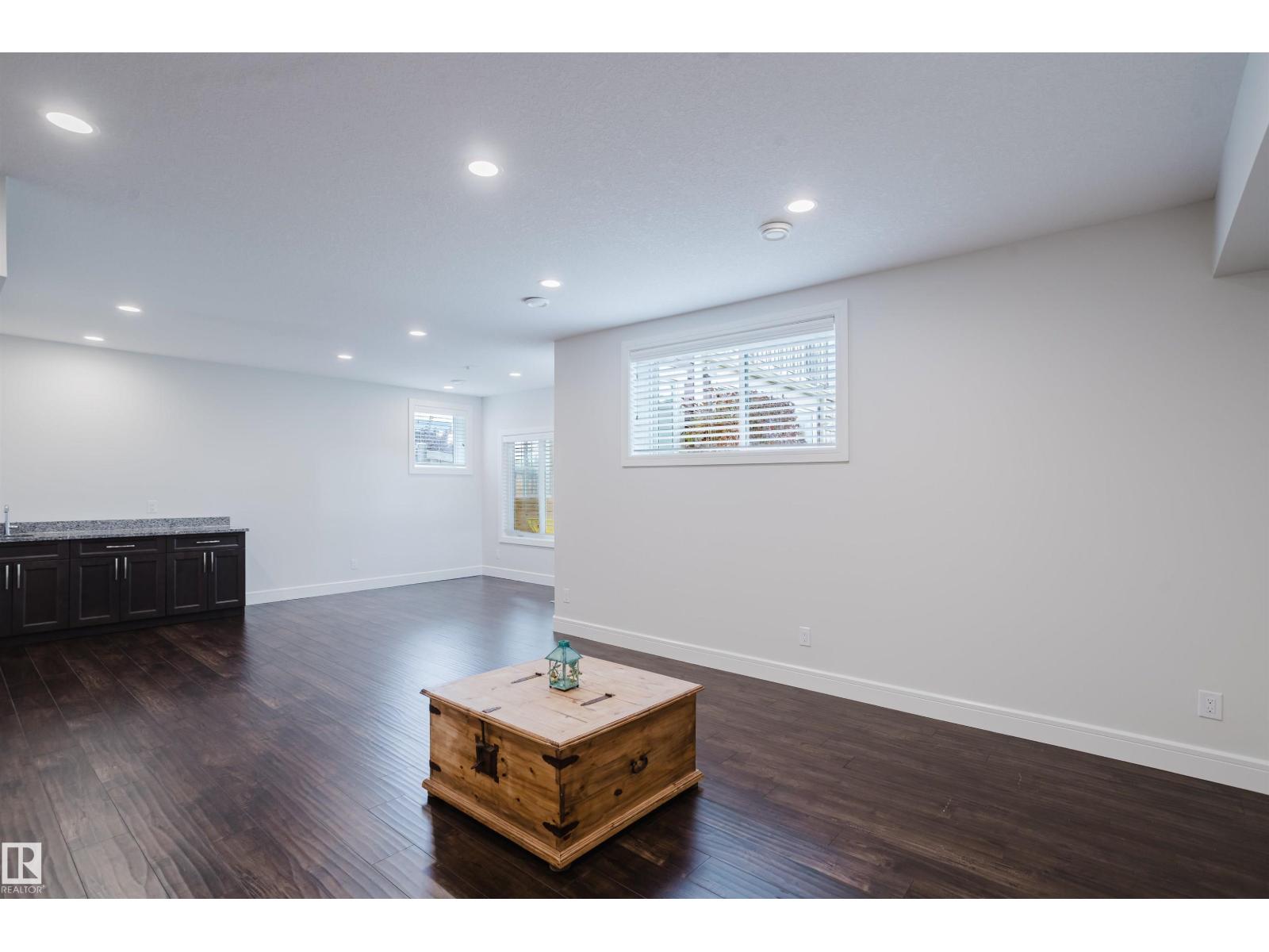 1 Eastview St Property Photo 55