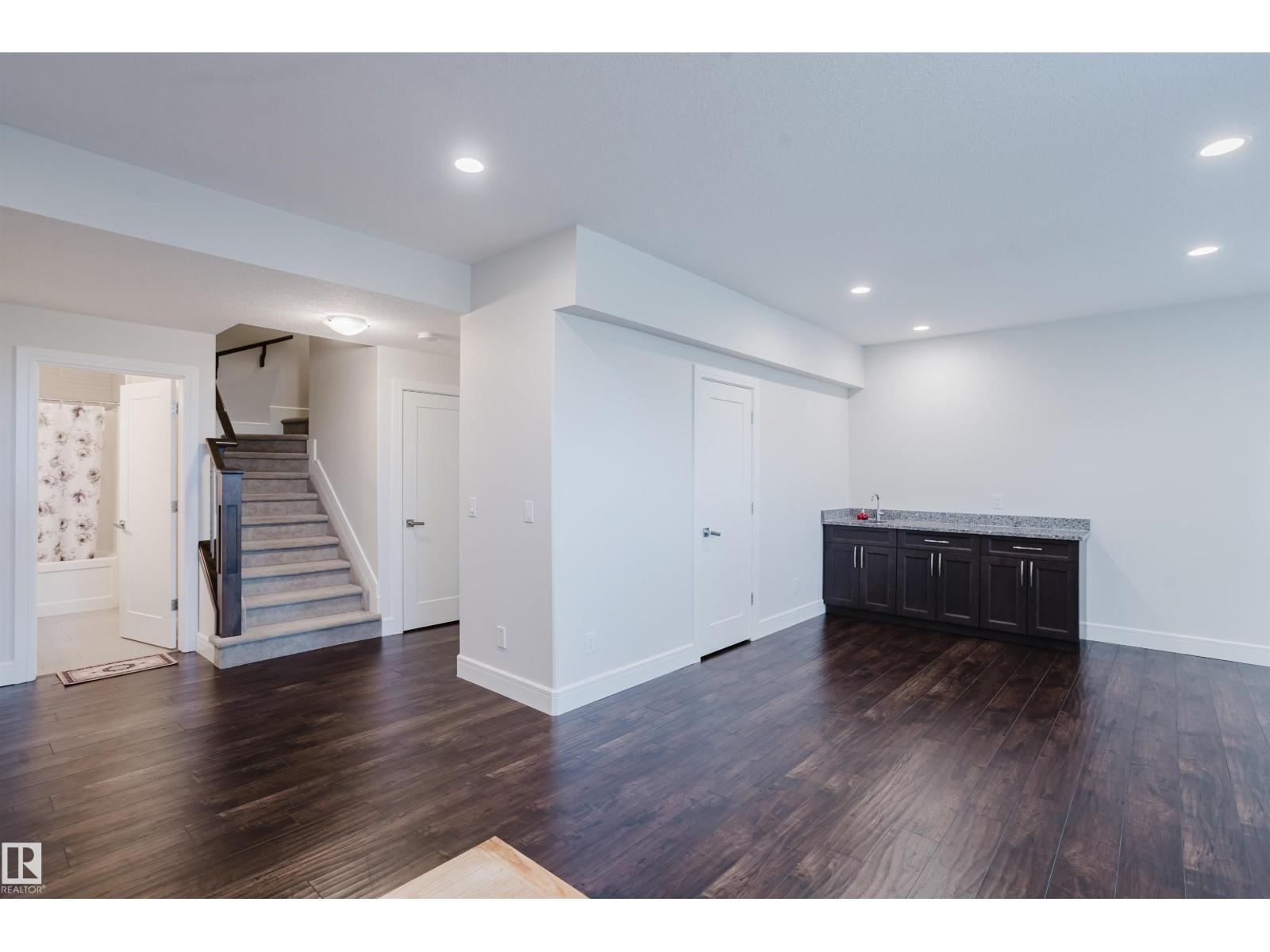 1 Eastview St Property Photo 56