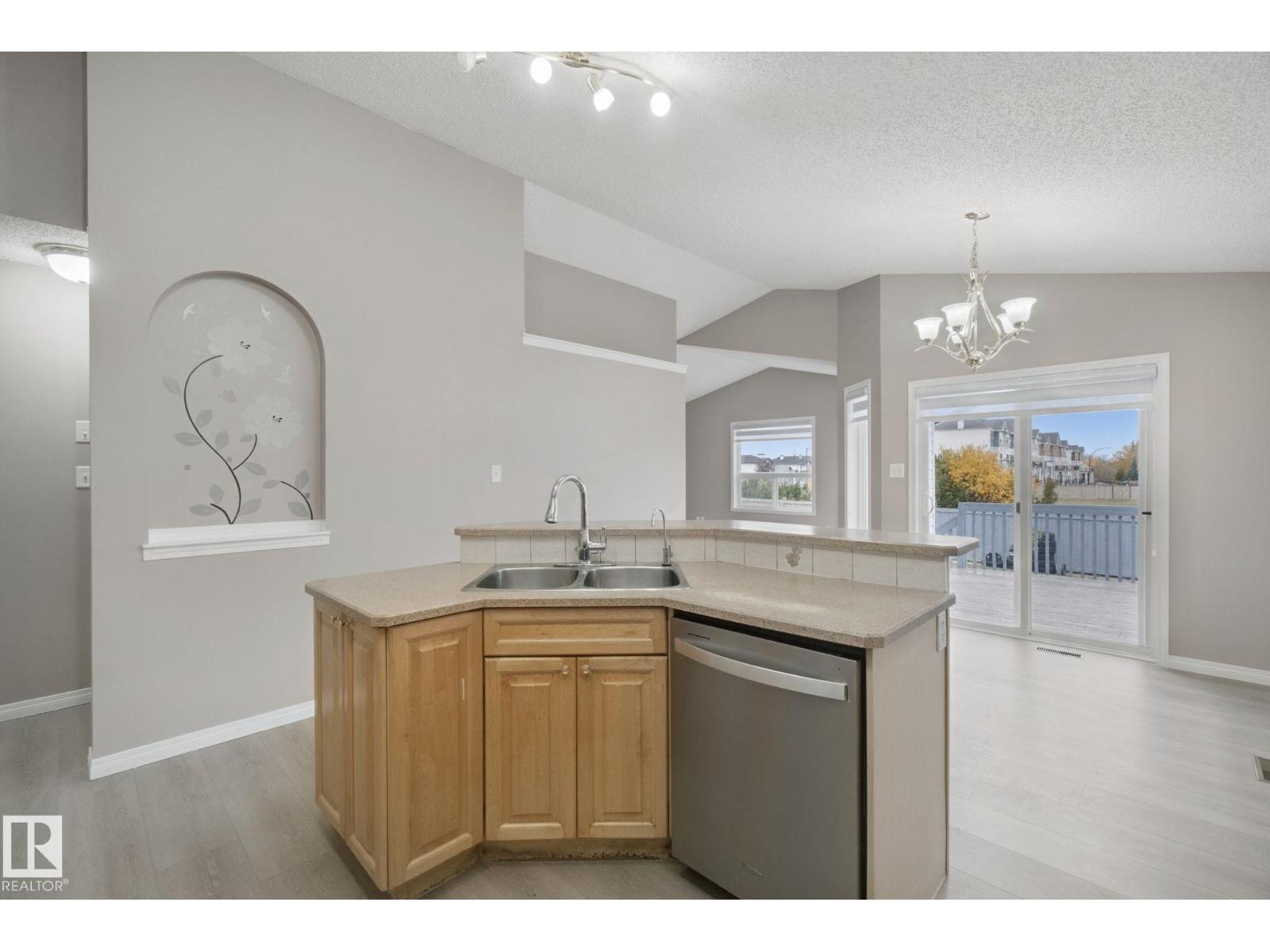 3316 26 St Nw Property Photo 12