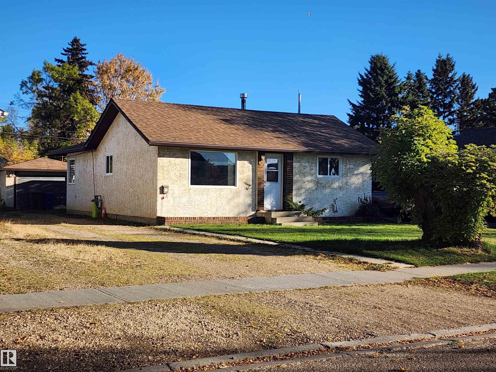 4606 53 Av Property Photo 1