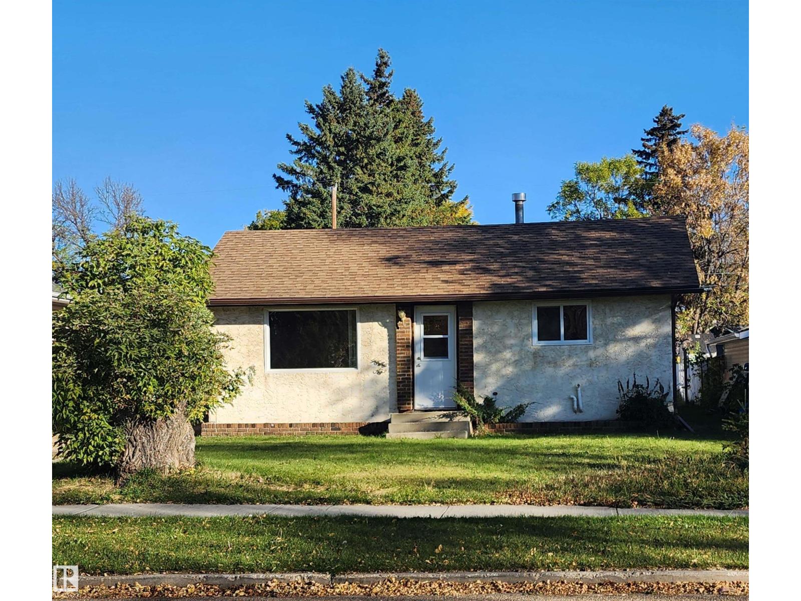4606 53 Av Property Photo 2