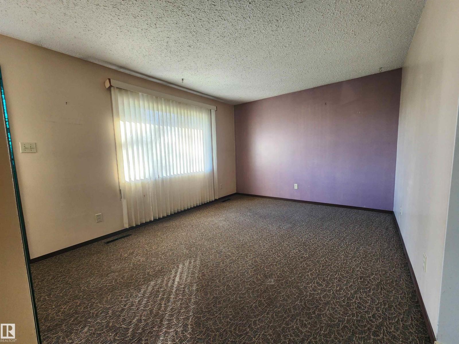 4606 53 Av Property Photo 7