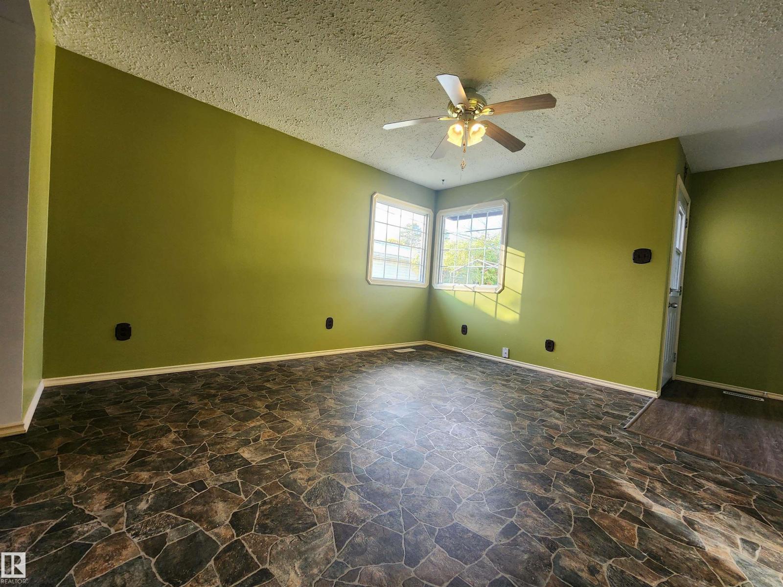 4606 53 Av Property Photo 9