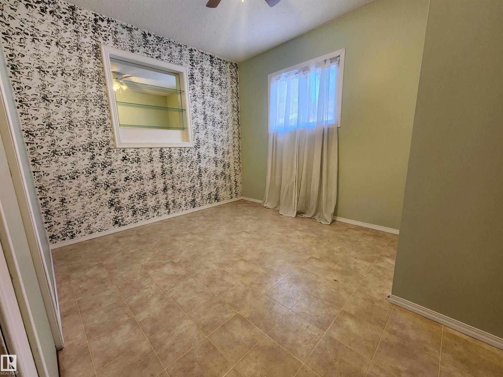 4606 53 Av Property Photo 12