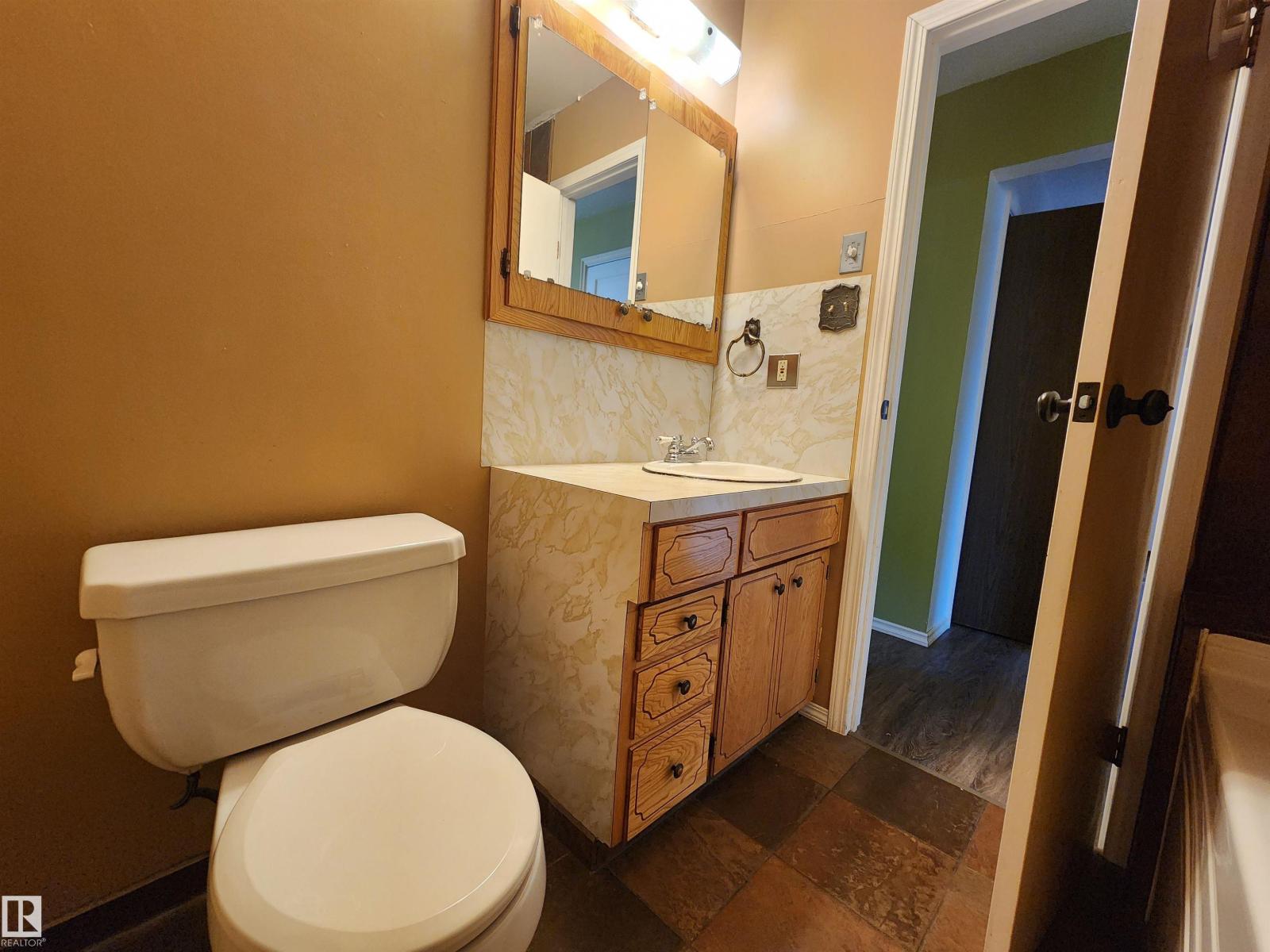 4606 53 Av Property Photo 14