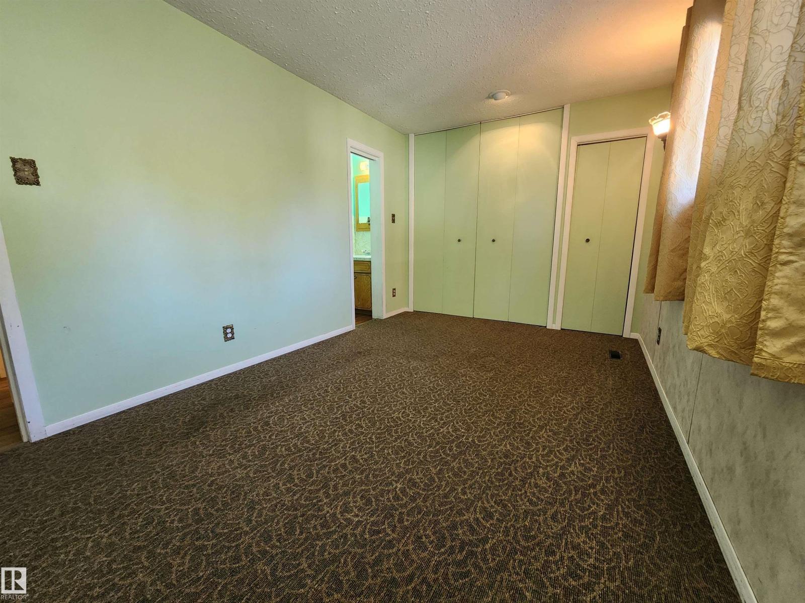 4606 53 Av Property Photo 16