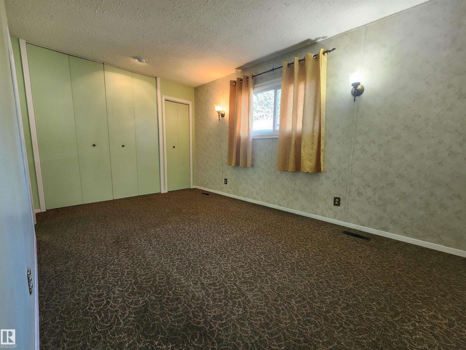 4606 53 Av Property Photo 17