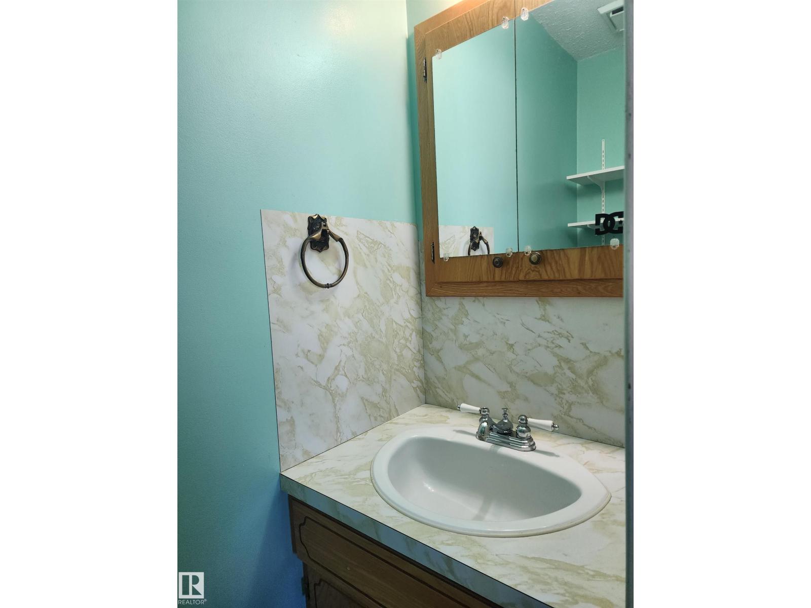 4606 53 Av Property Photo 19