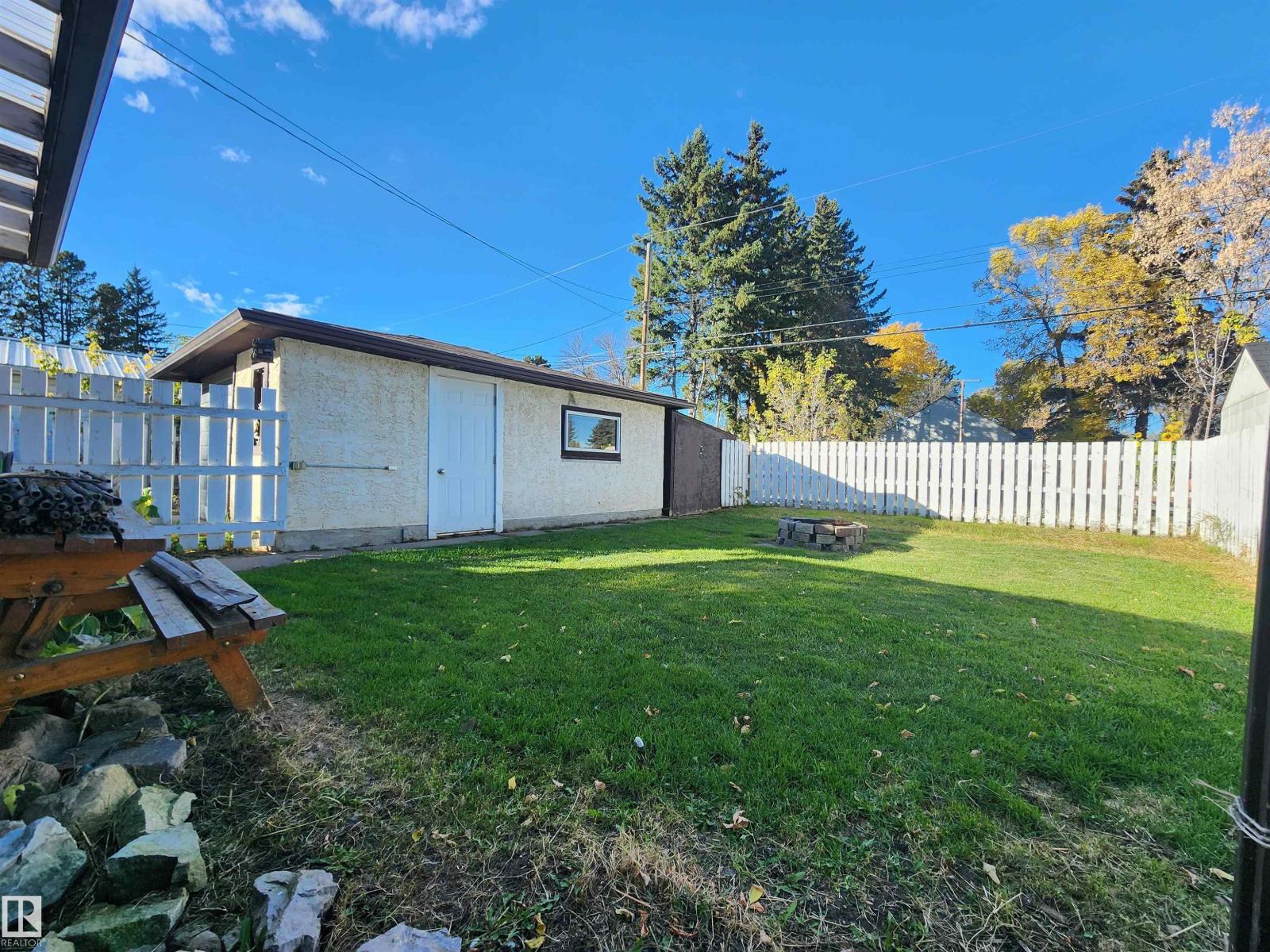 4606 53 Av Property Photo 25