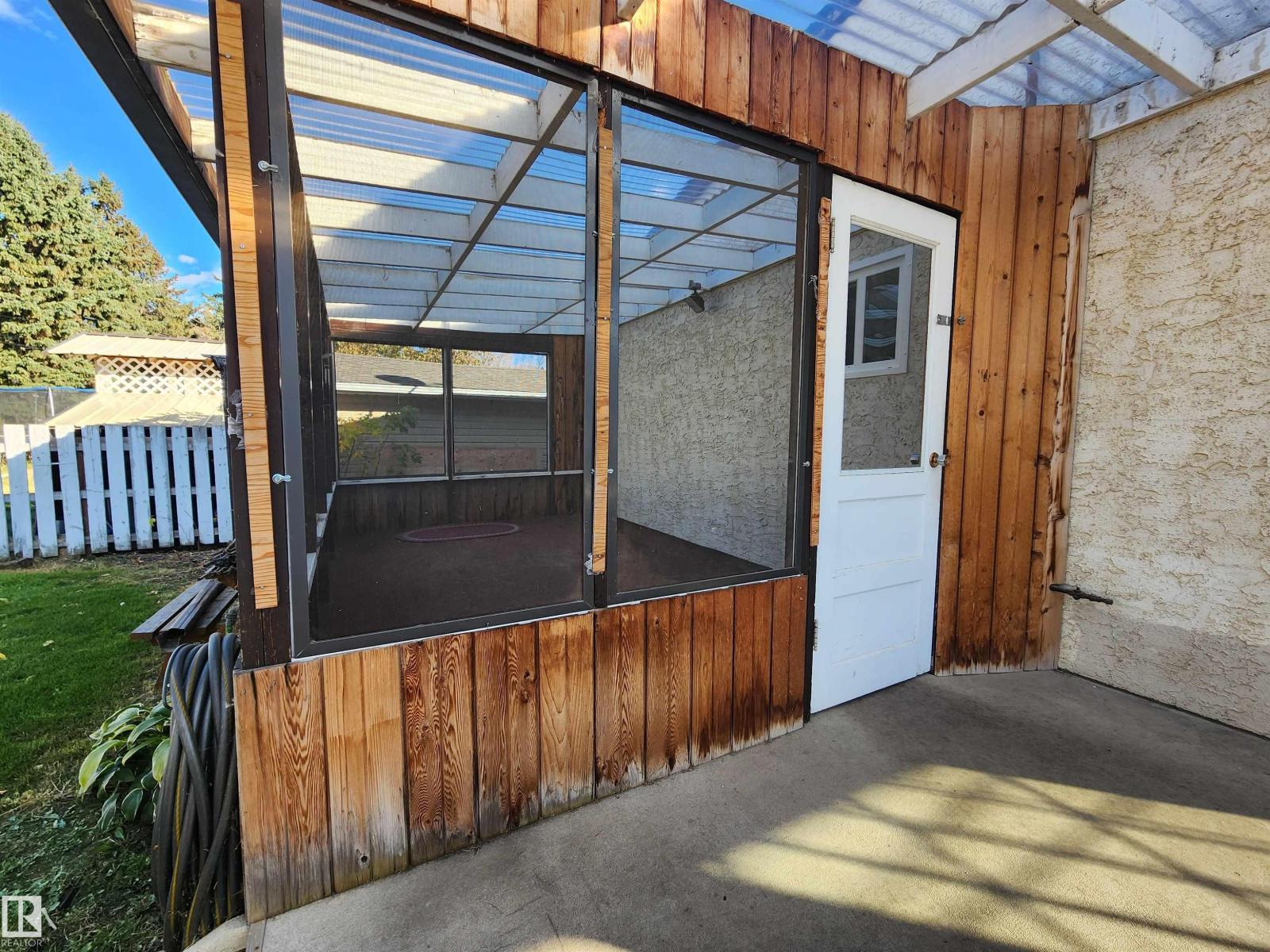 4606 53 Av Property Photo 27