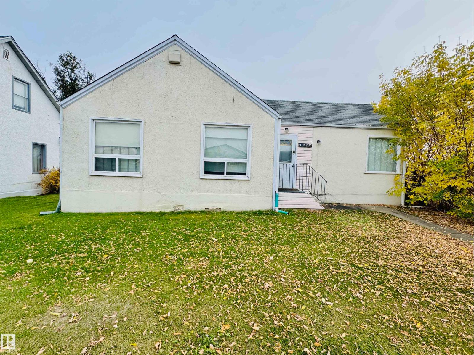 4829 51 Av Property Photo 1