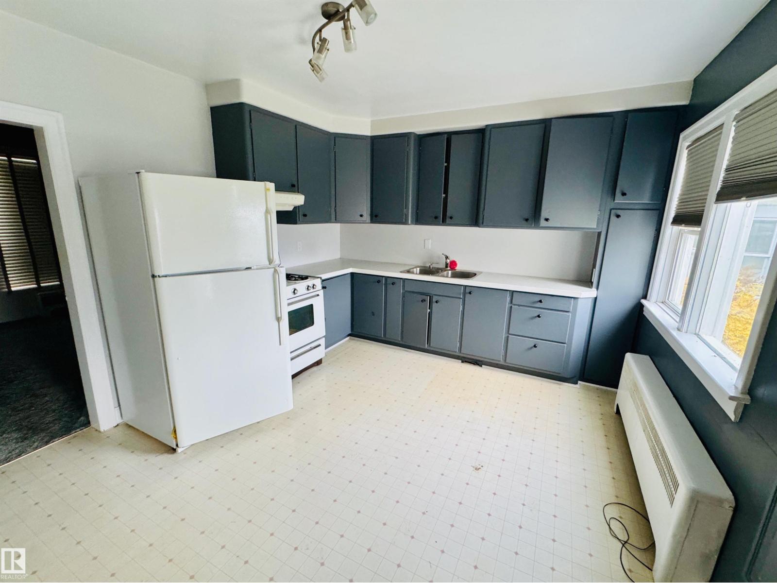 4829 51 Av Property Photo 2