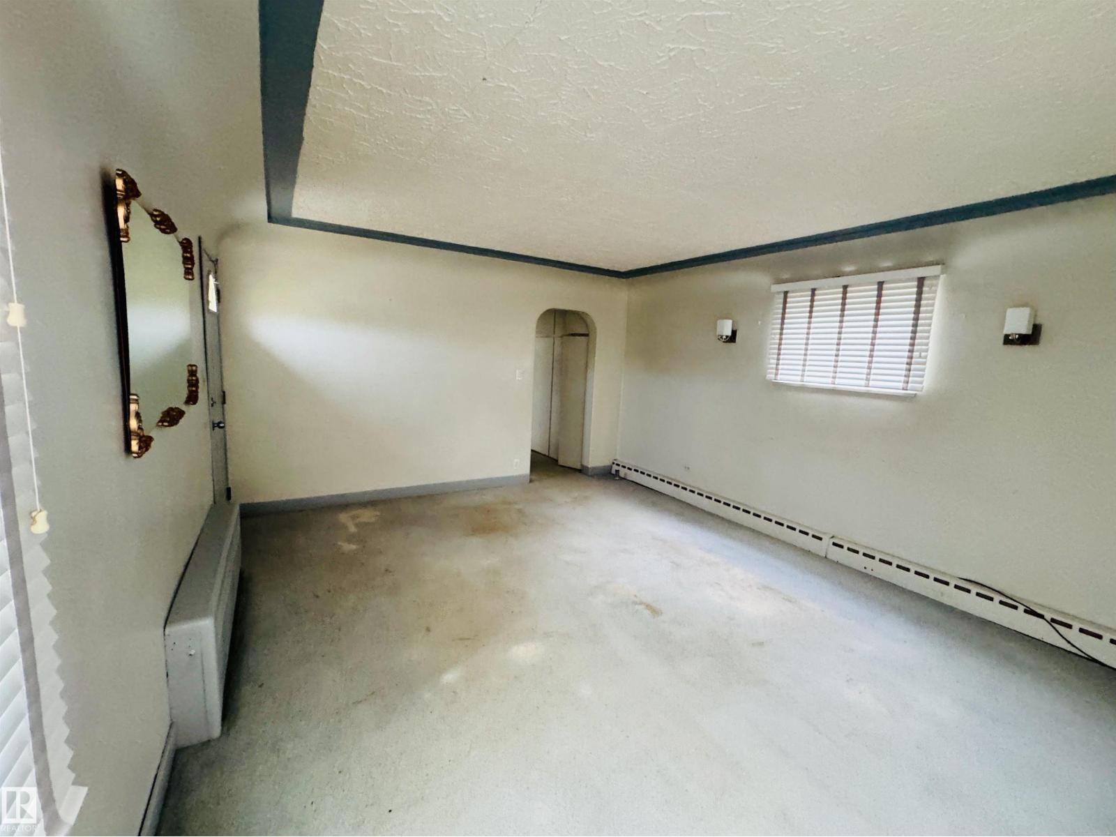 4829 51 Av Property Photo 6