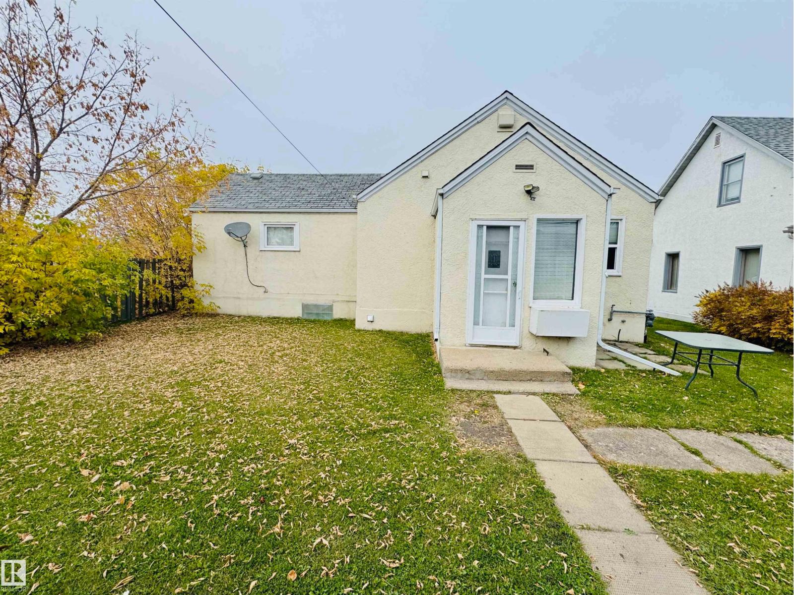 4829 51 Av Property Photo 14