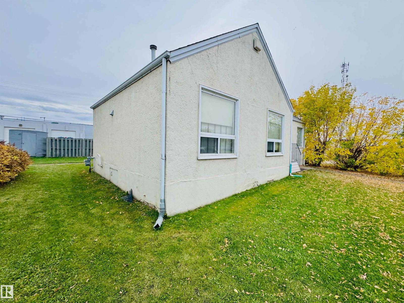 4829 51 Av Property Photo 16