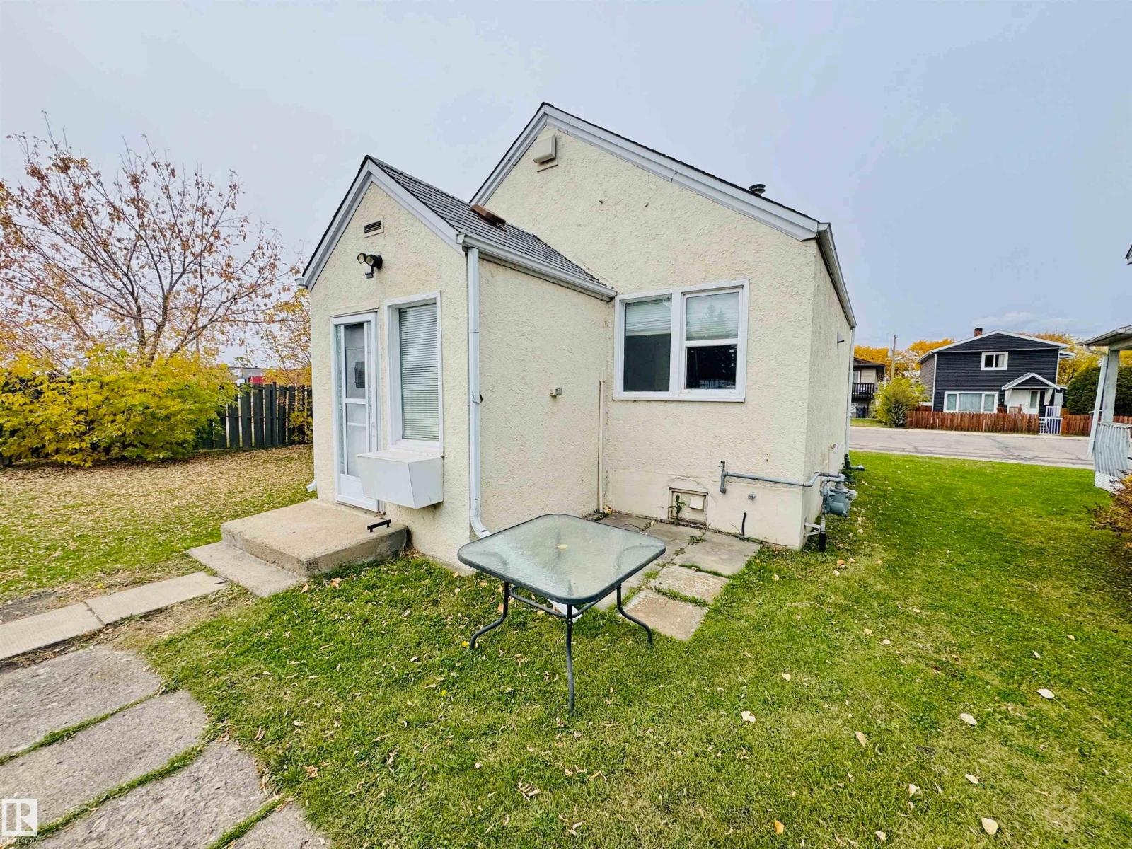 4829 51 Av Property Photo 17