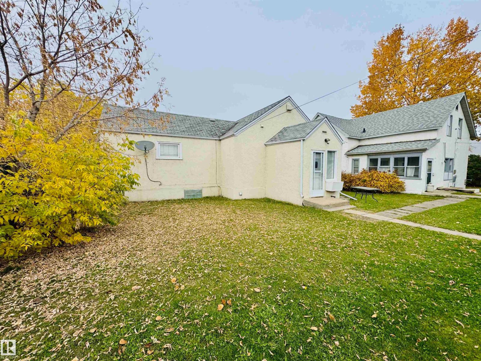 4829 51 Av Property Photo 18