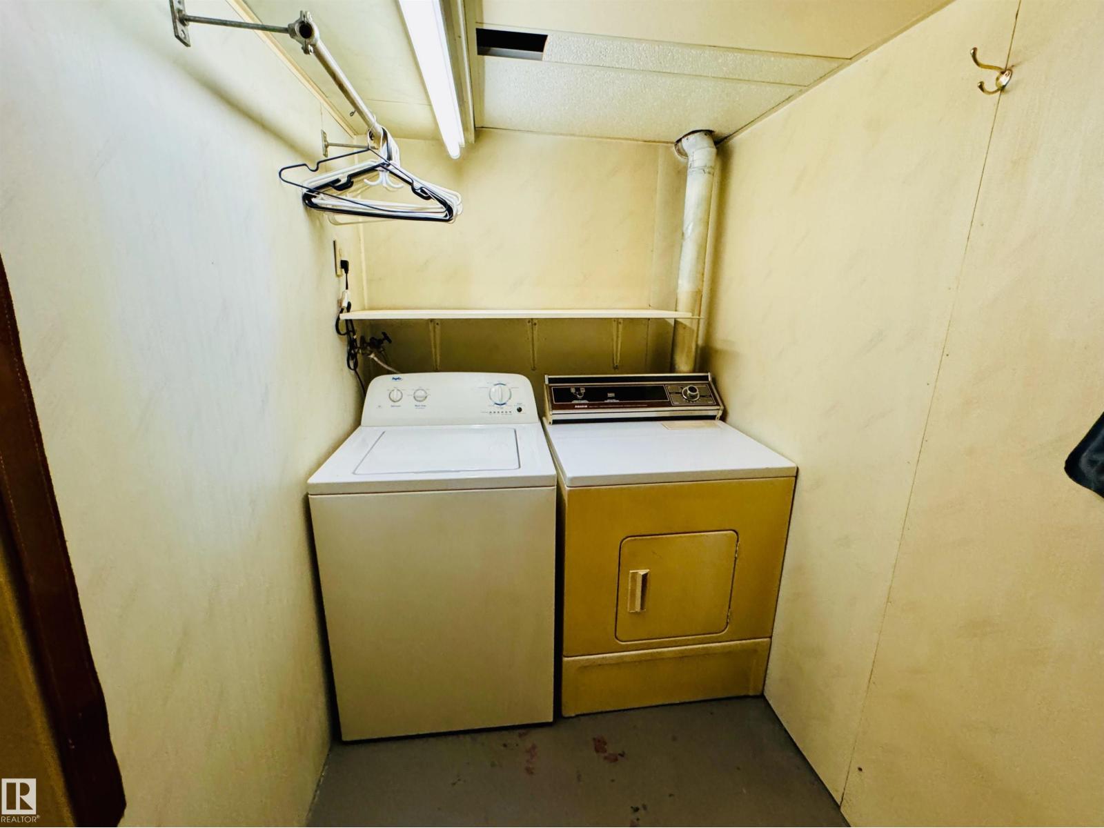 4829 51 Av Property Photo 21
