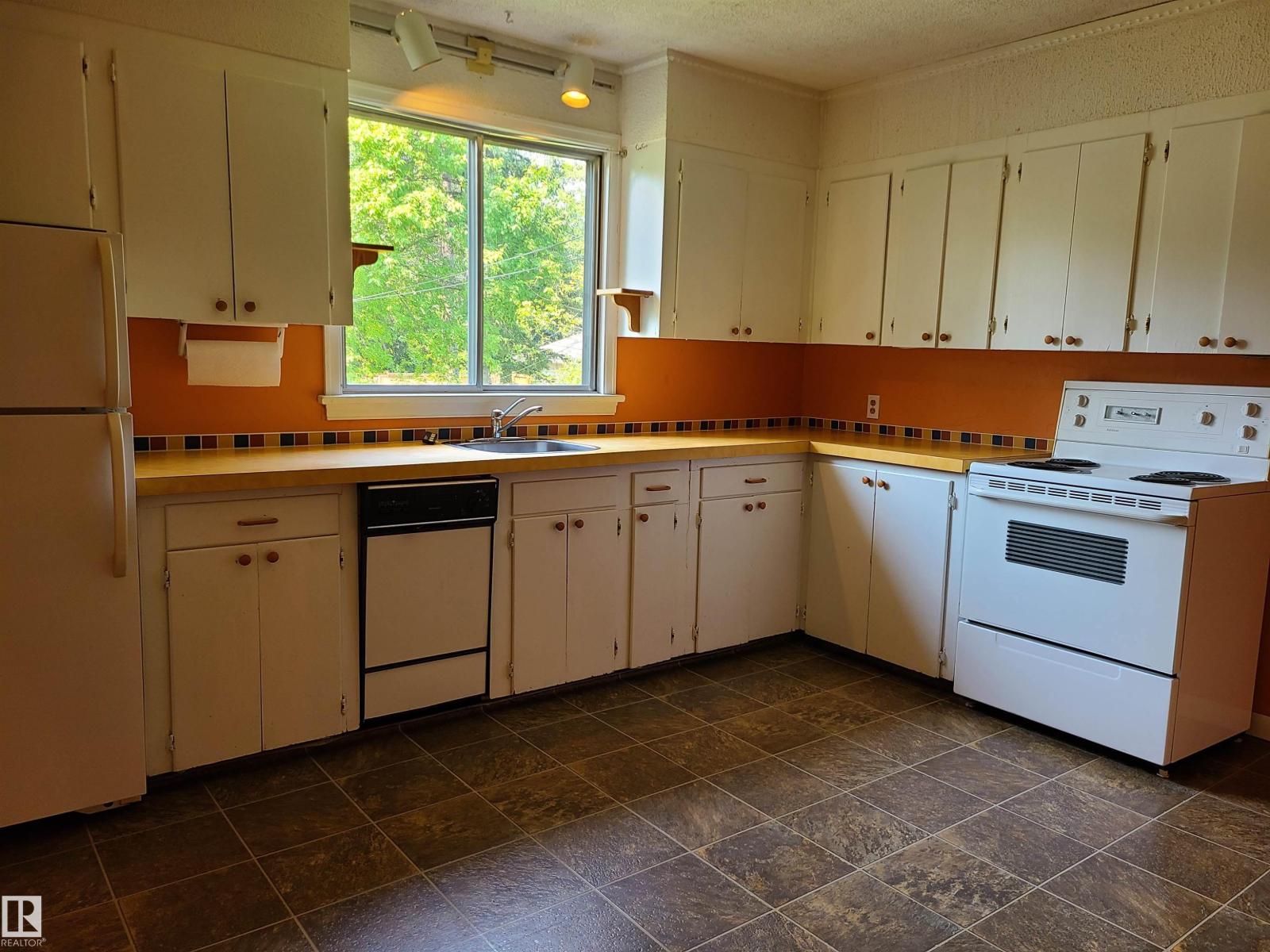 6326 109a St Nw Property Photo 7