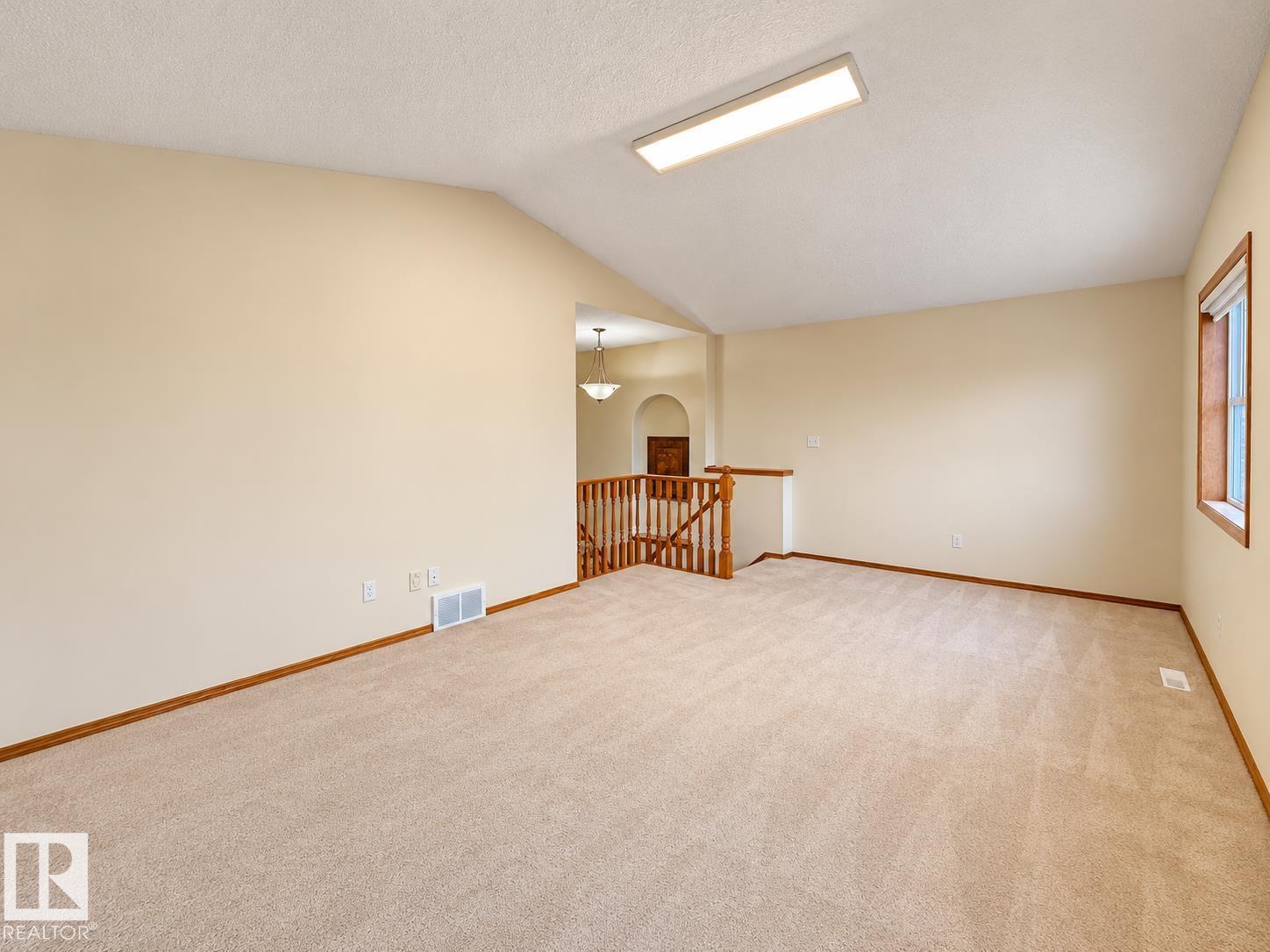2331 37b Av Nw Property Photo 8