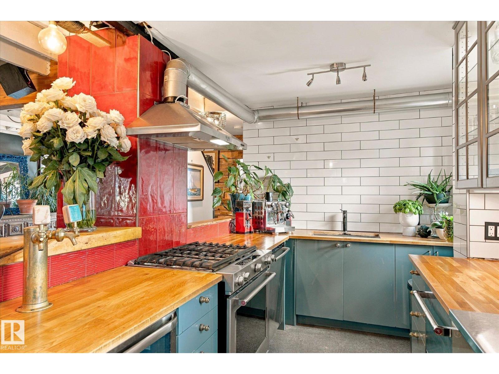 9611 73 Av Nw Property Photo 18