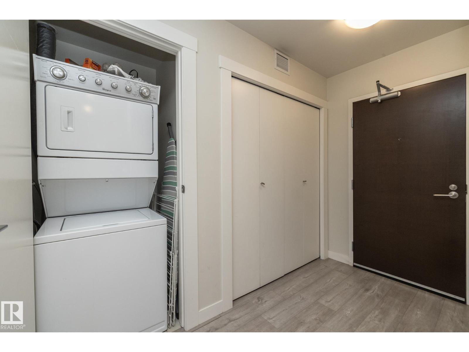 #2402 10410 102 Av Nw Property Photo 6