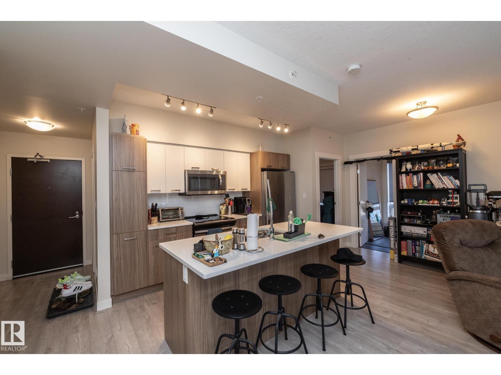 #2402 10410 102 Av Nw Property Photo 7