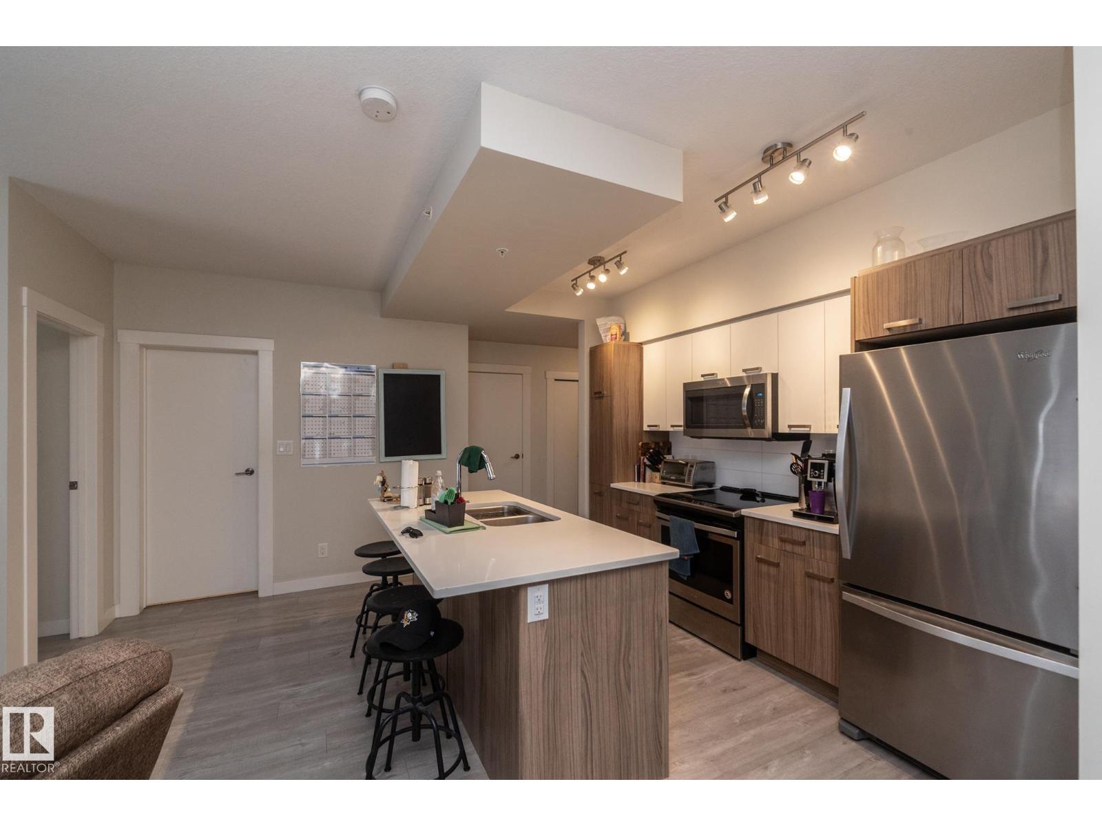 #2402 10410 102 Av Nw Property Photo 8