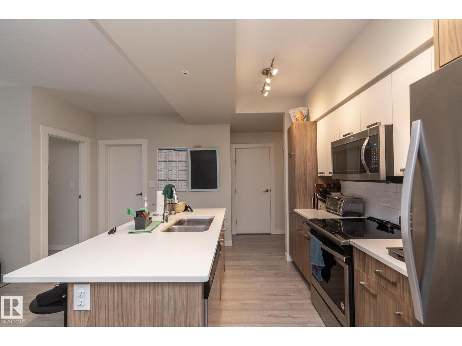 #2402 10410 102 Av Nw Property Photo 9