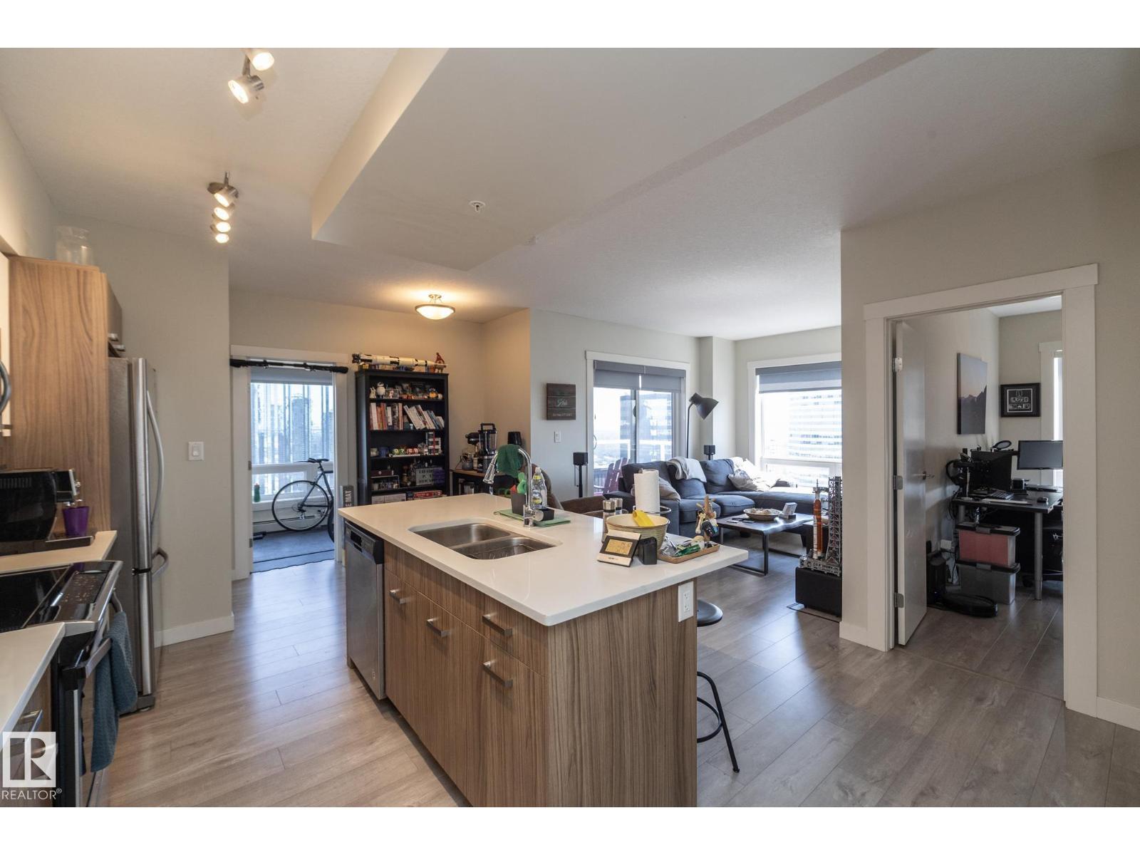 #2402 10410 102 Av Nw Property Photo 10