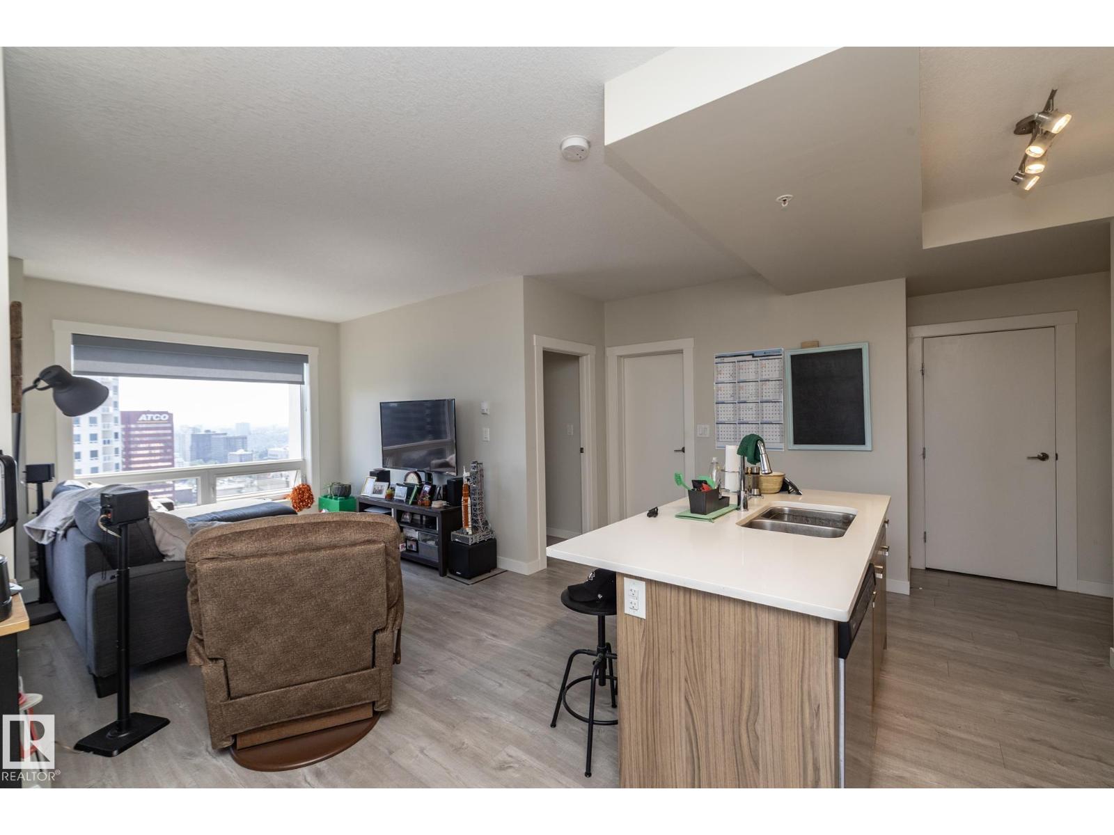 #2402 10410 102 Av Nw Property Photo 11