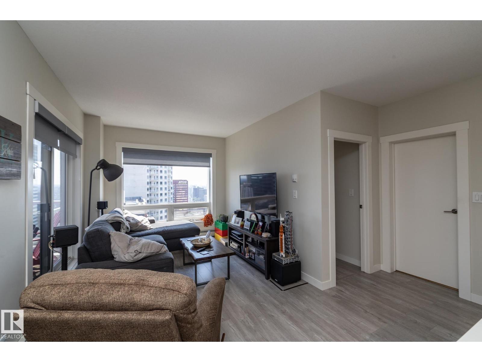#2402 10410 102 Av Nw Property Photo 12
