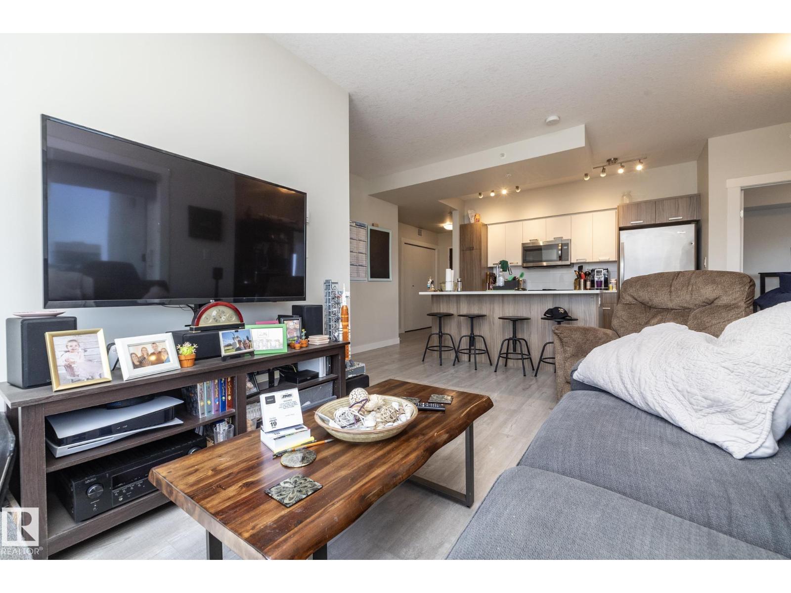 #2402 10410 102 Av Nw Property Photo 16