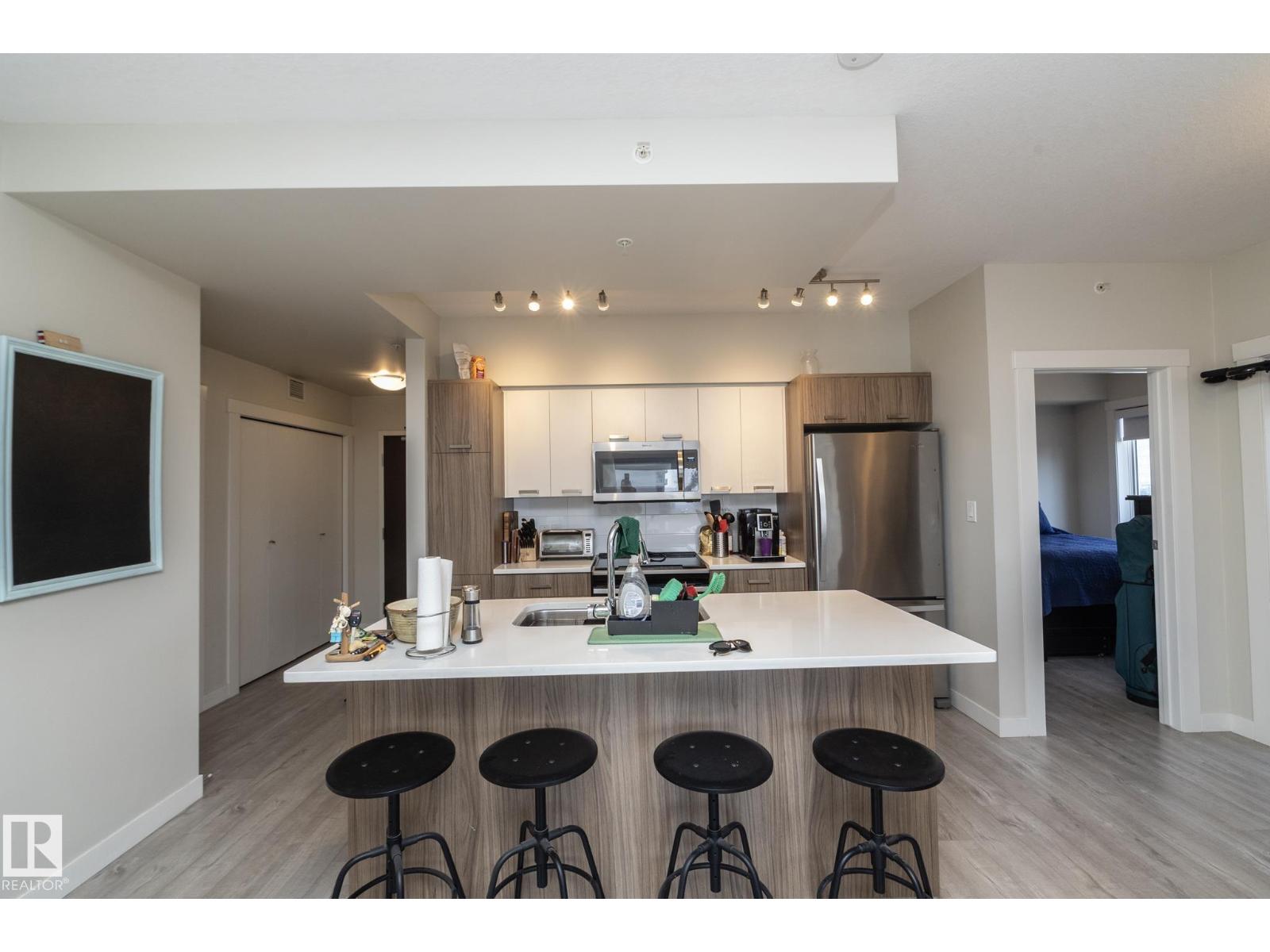 #2402 10410 102 Av Nw Property Photo 17