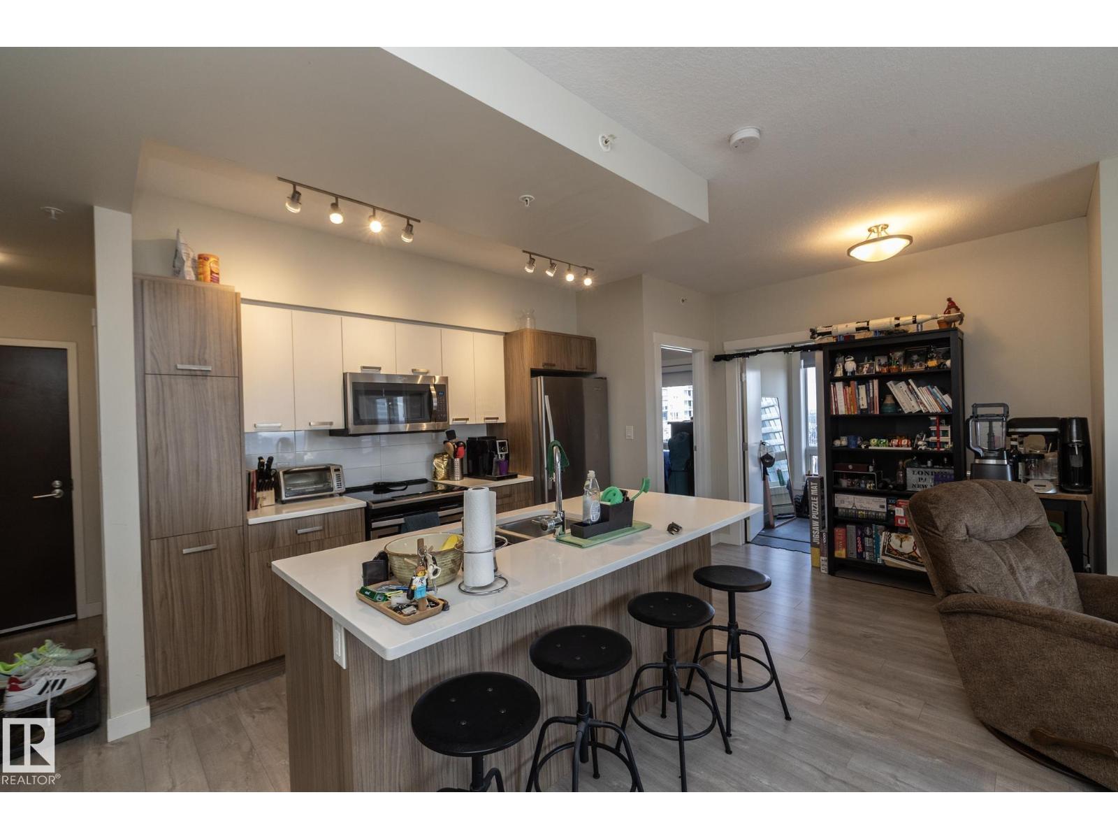 #2402 10410 102 Av Nw Property Photo 18