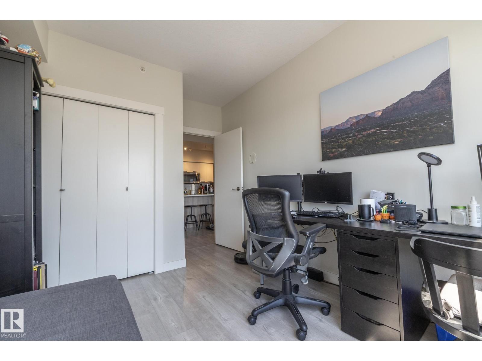 #2402 10410 102 Av Nw Property Photo 33