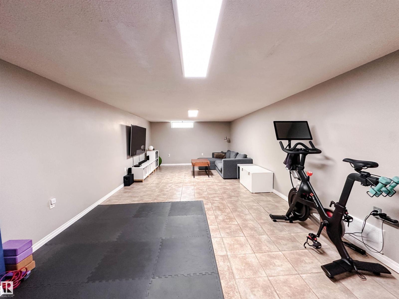 15256 86 Av Nw Property Photo 43