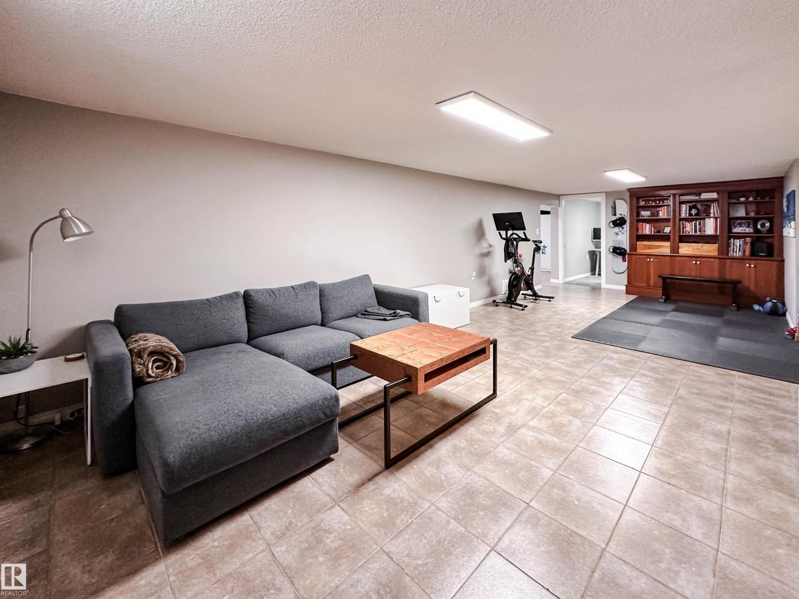 15256 86 Av Nw Property Photo 45