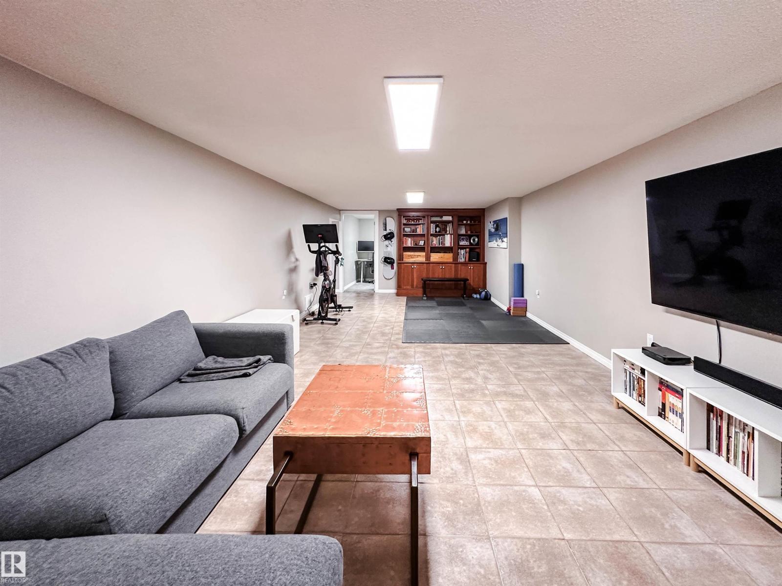 15256 86 Av Nw Property Photo 46