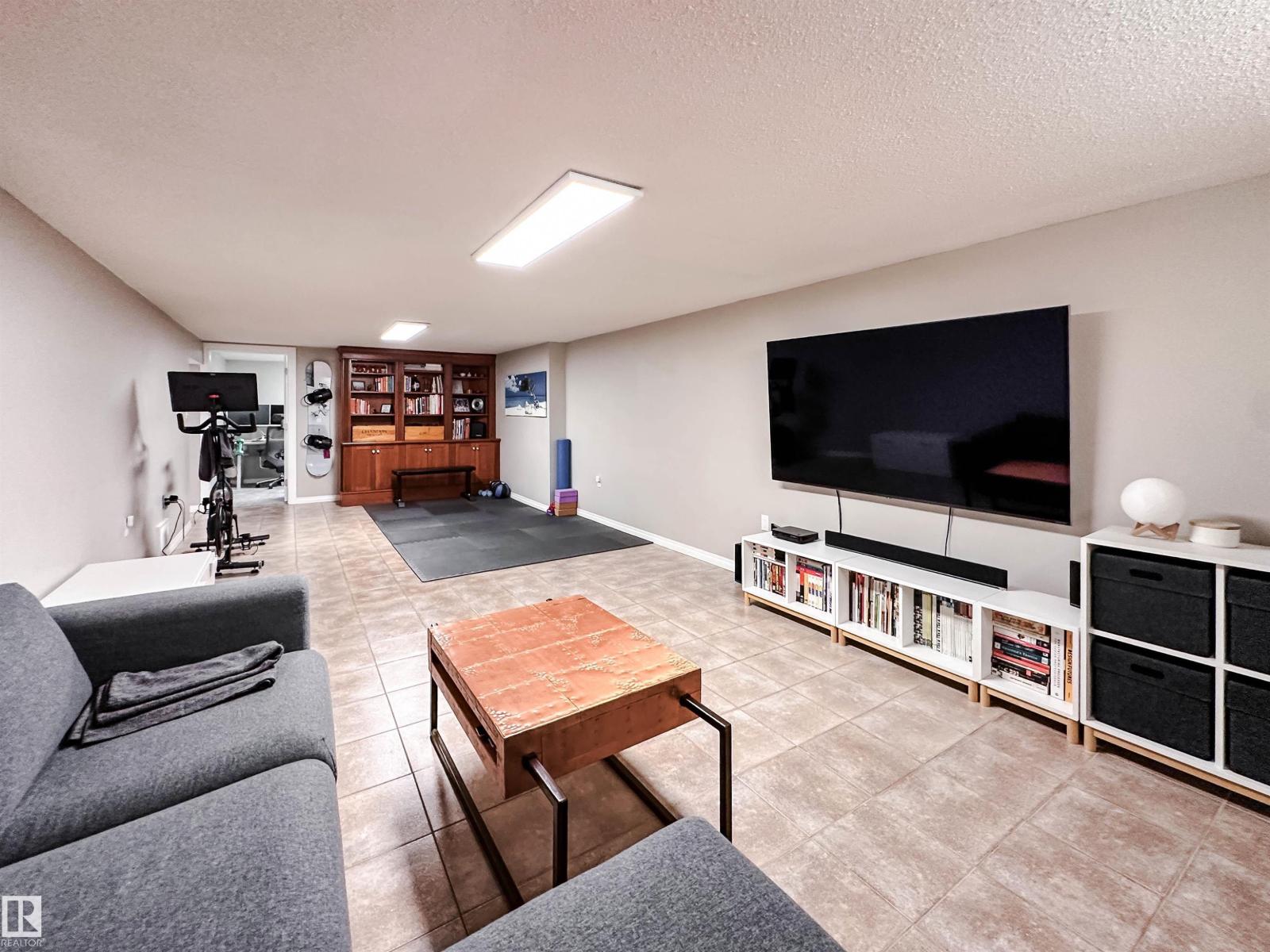 15256 86 Av Nw Property Photo 47