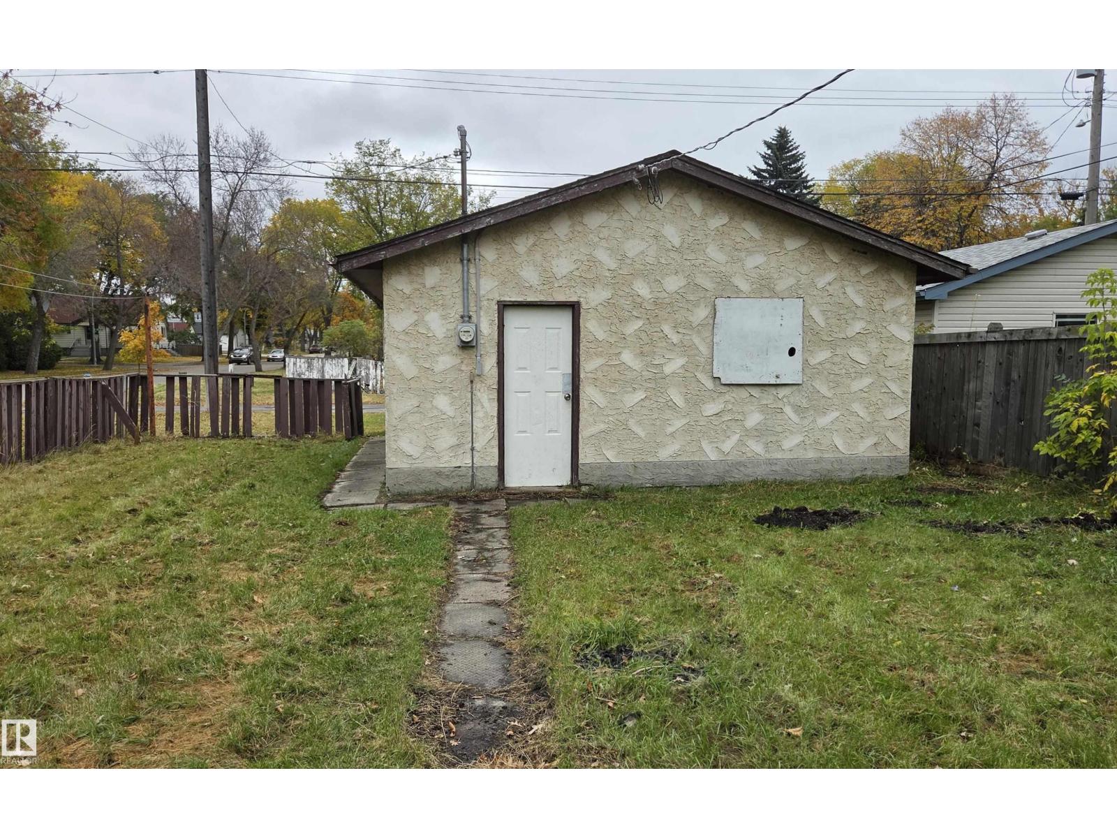 12147 126 St Nw Property Photo 3