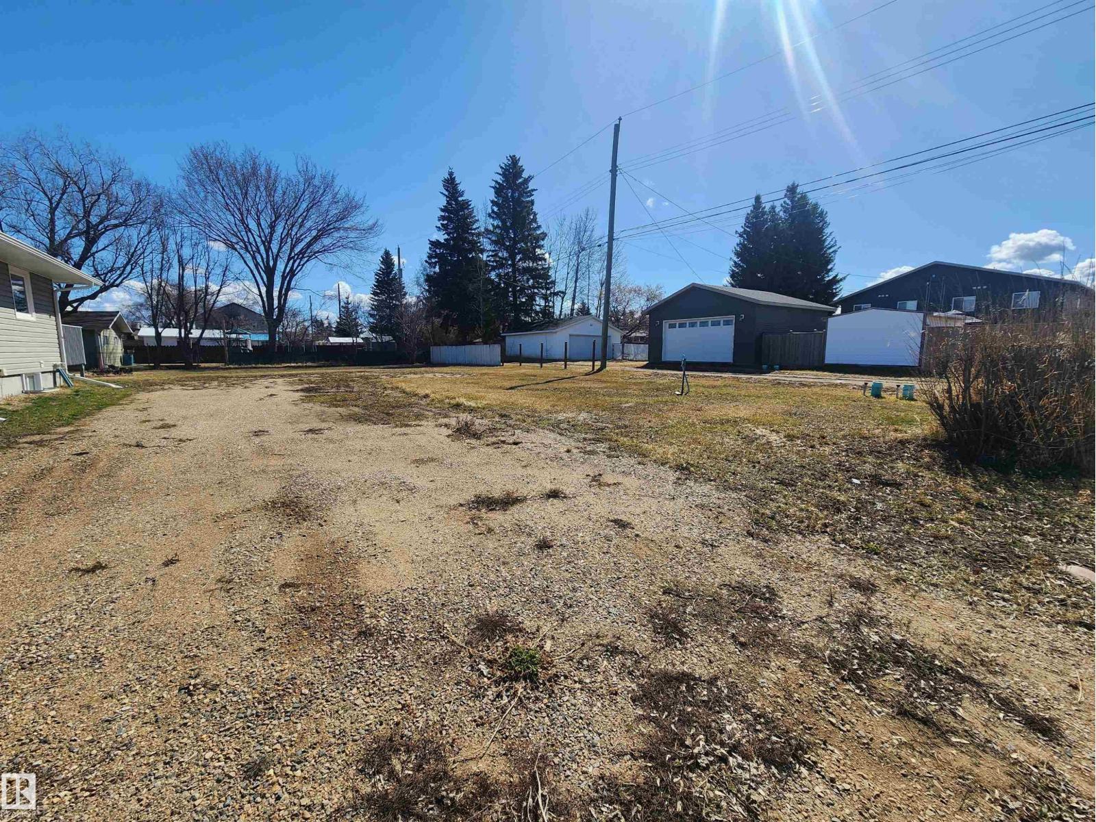 5007 58 St Property Photo 1