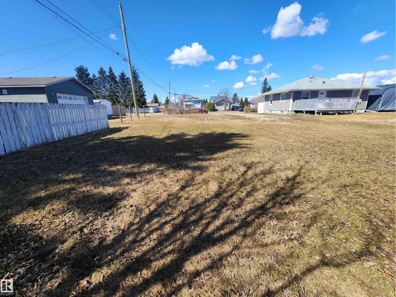 5007 58 St Property Photo 3