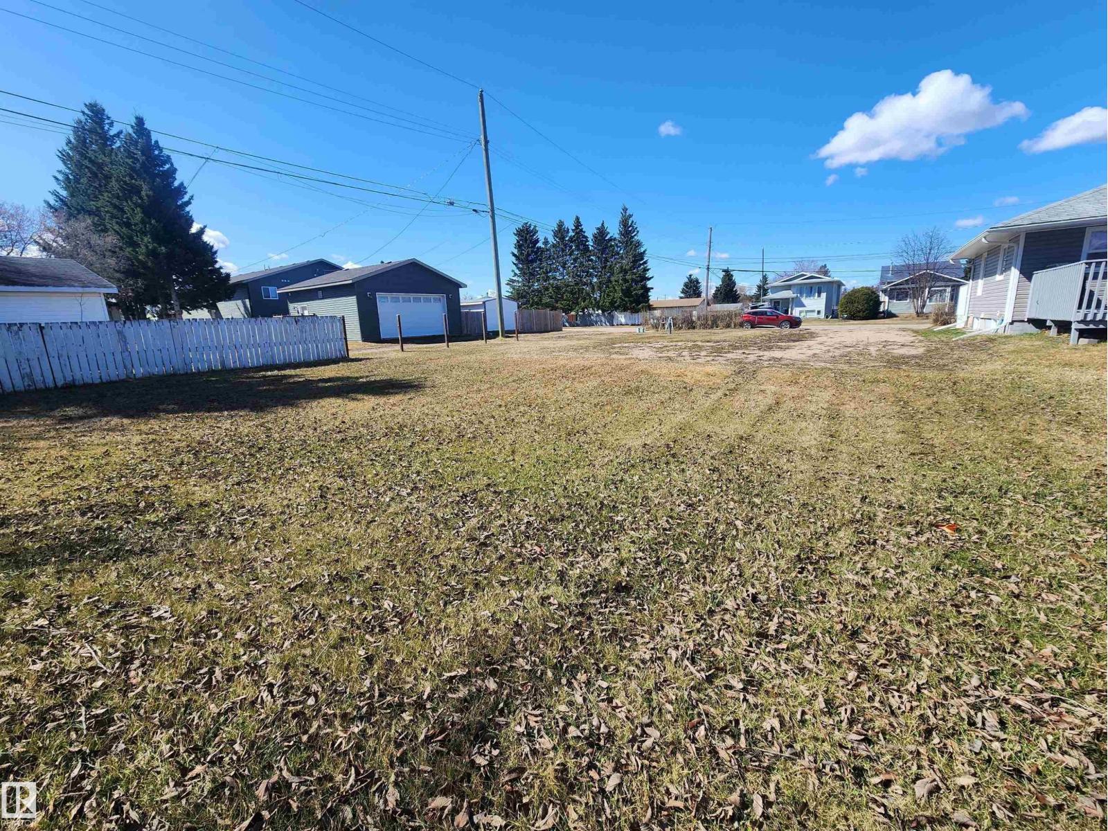 5007 58 St Property Photo 4