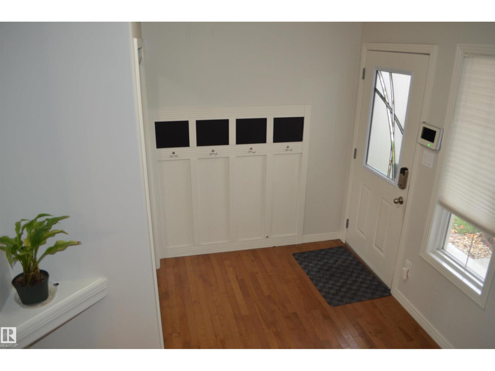 20032 46 Av Nw Property Photo 2