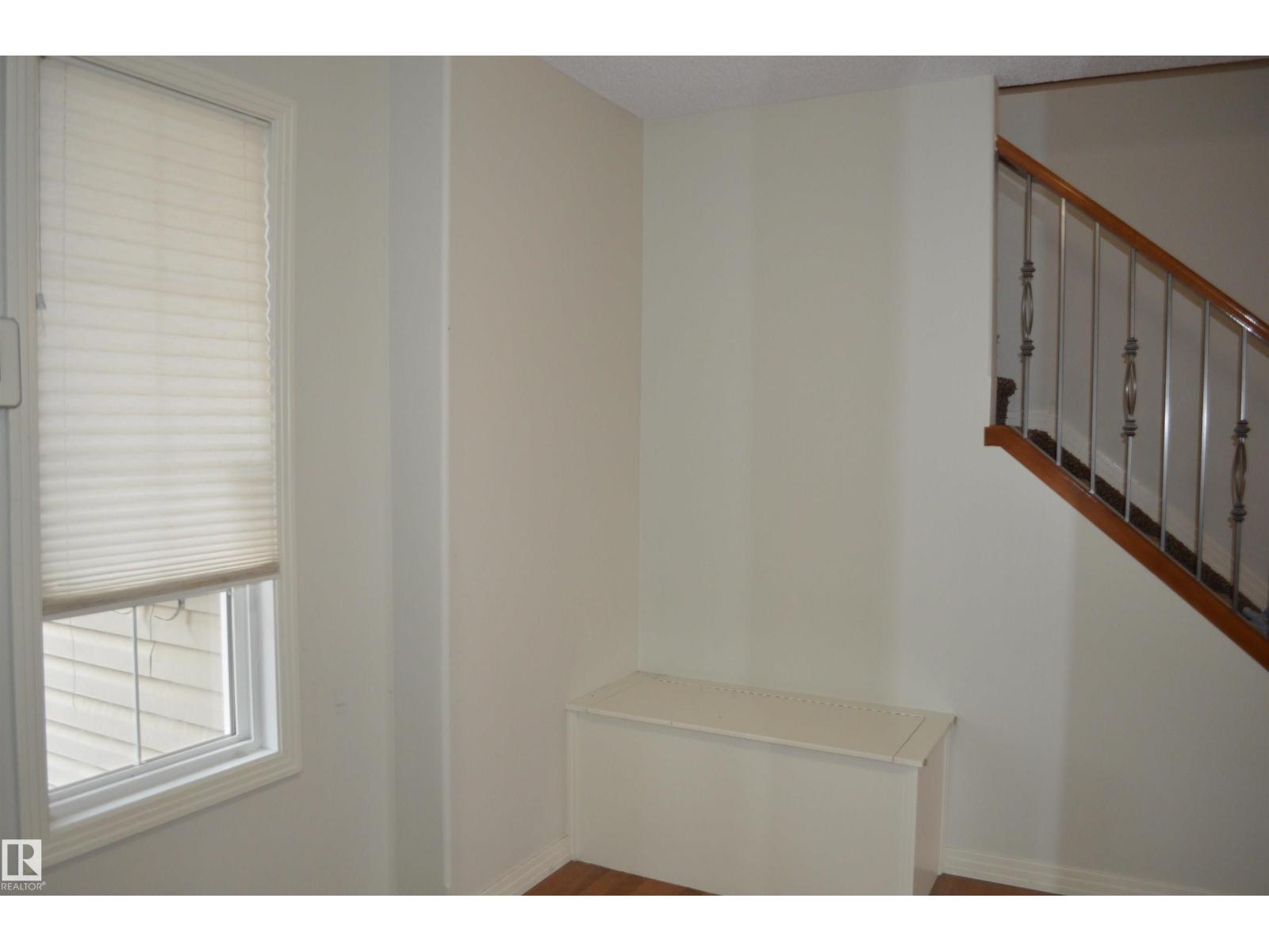 20032 46 Av Nw Property Photo 3